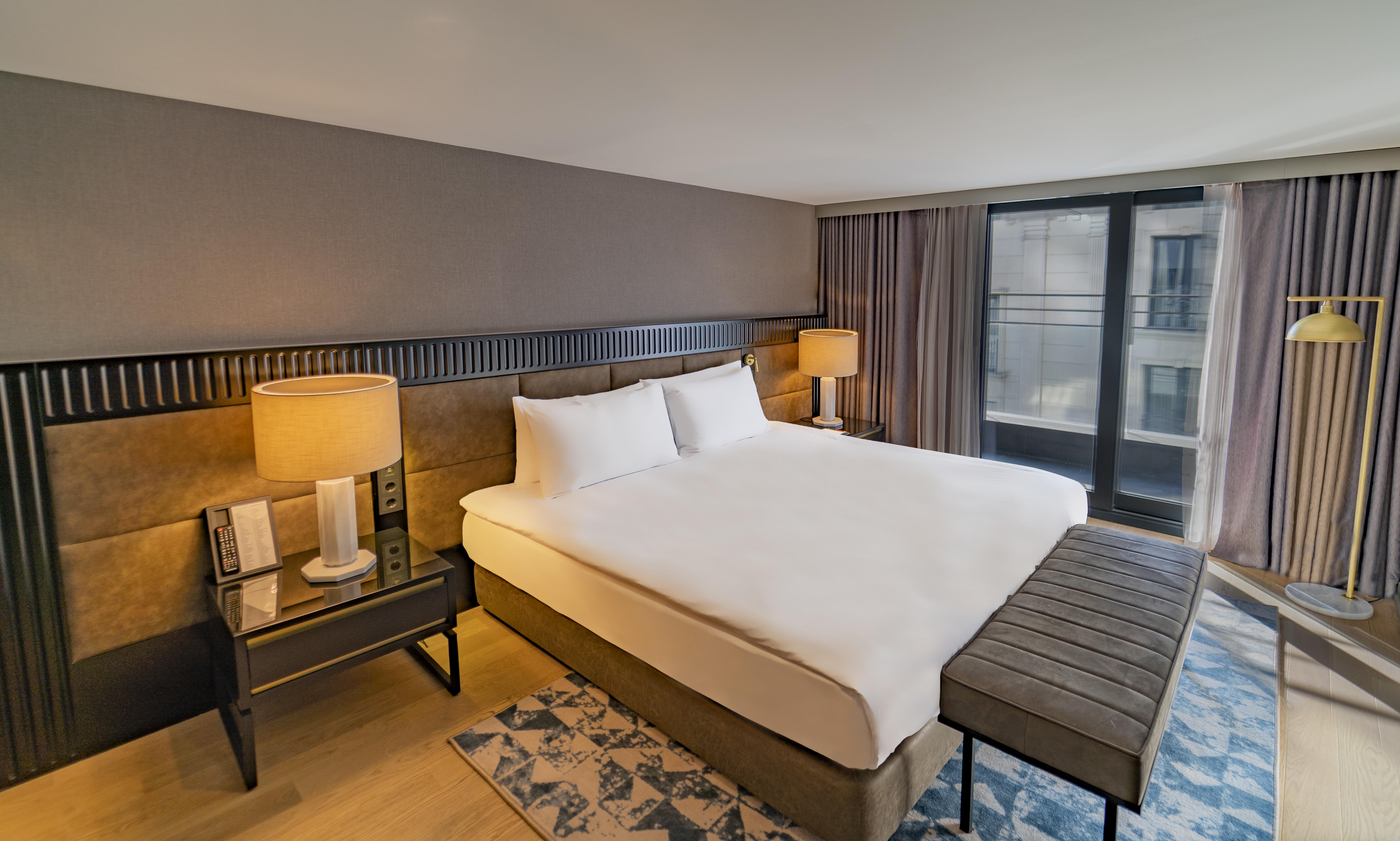 Sofitel Istanbul Taksim Hotel Luaran gambar A bedroom at the hotel