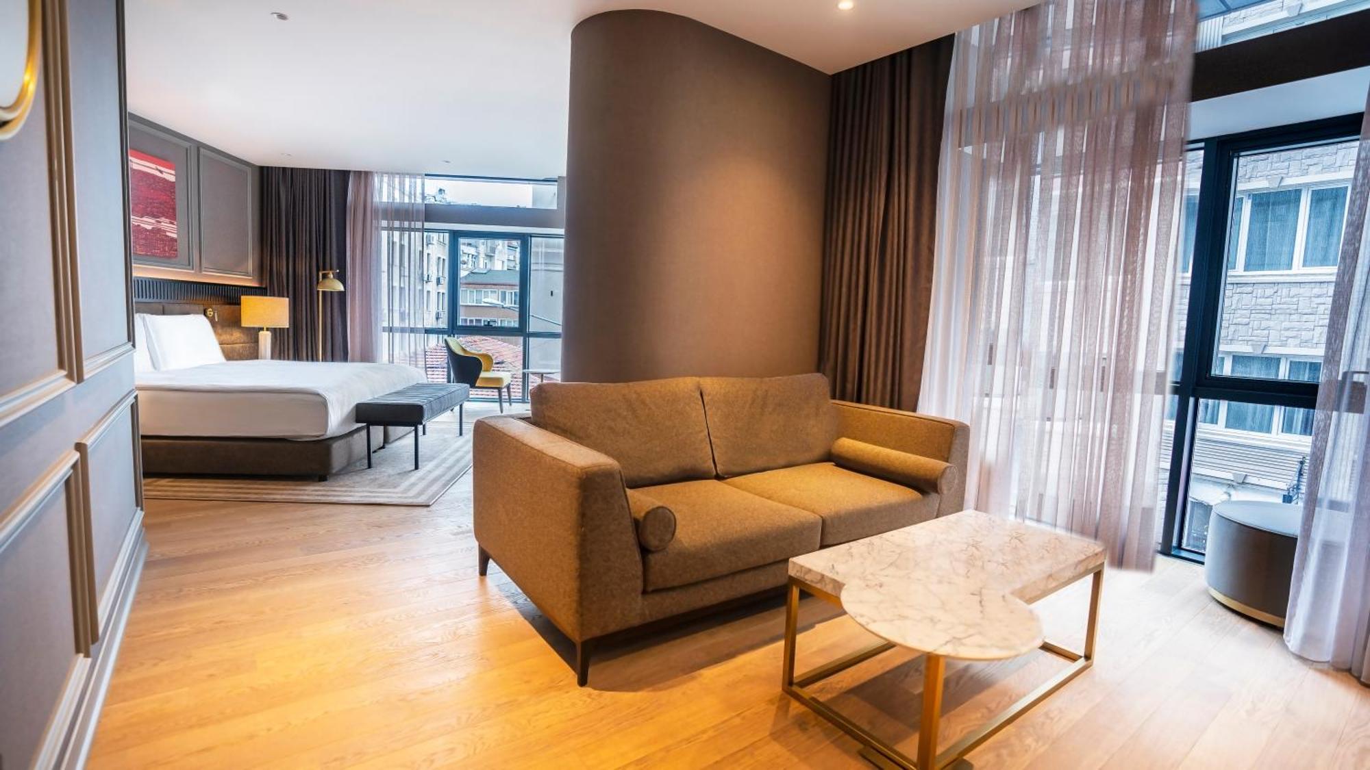 Sofitel Istanbul Taksim Hotel Luaran gambar A suite at the hotel