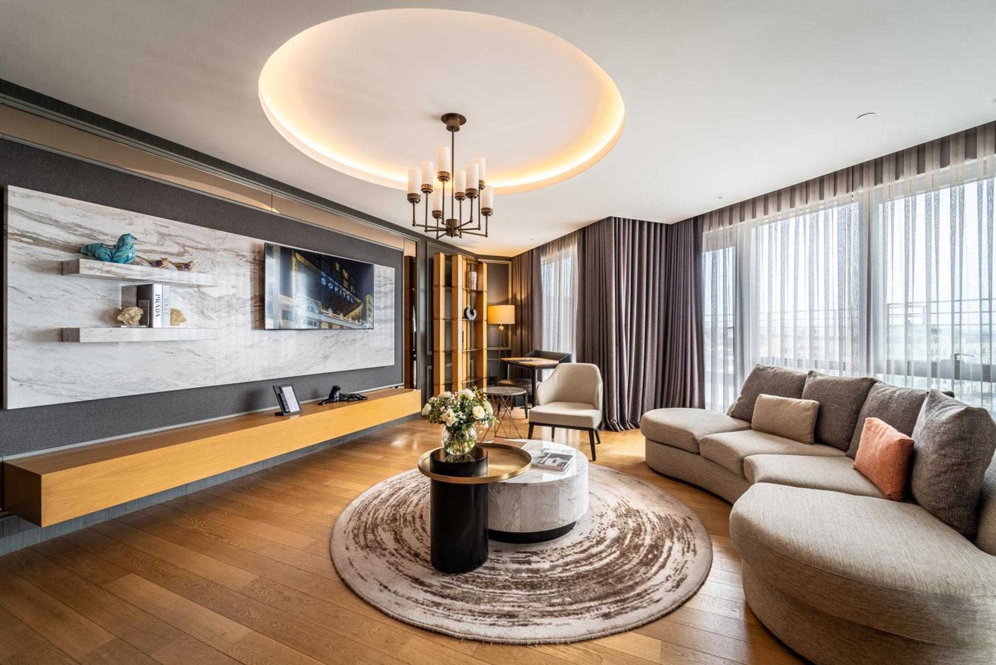 Sofitel Istanbul Taksim Hotel Luaran gambar A living room in a luxury apartment